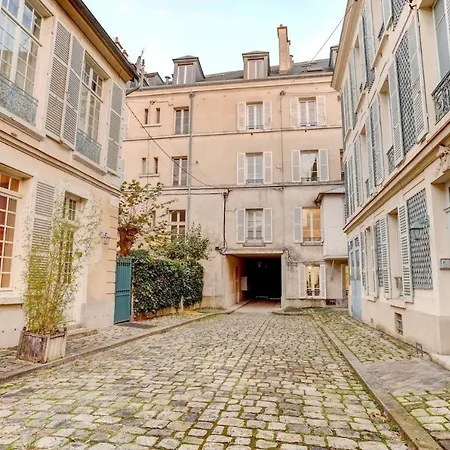 Le Baudelaire -